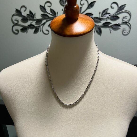 NWOT KENDRA SCOTT
Juliette Strand Necklace Rhodium - White Crystal #KSNK - Picture 8 of 9